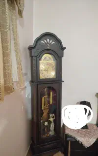 ساعت ایستاده با میز خاطره