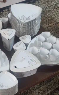ظروف چینی ۱۸ نفره مثلثی مقصود