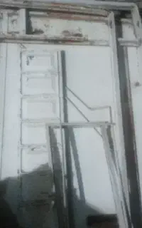 درب آهنی وپنجره