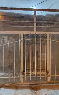 پنجره آهنی باشیشه