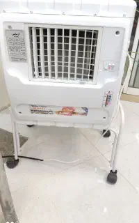 کولر آبی در حد با پایه مخصوصش...