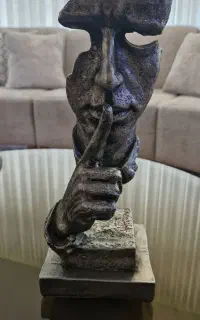 مجسمه ایستاده