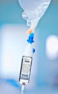 پرستار در منزل سرم تراپی و تزریقات