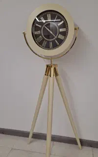 ساعت پایه دار