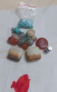 مقداری سنگ مهره قدیم