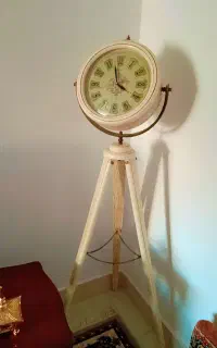 ساعت ایستاده