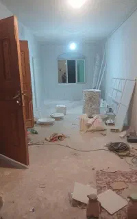 به یک شاگرد گچ کار نیازمندم