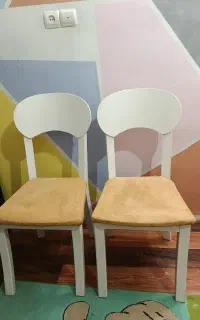 دو عدد صندلی چوبی سالم و تمیز