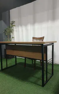 میز کامپیوتر مینیمال