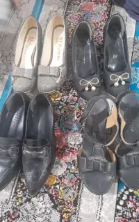 چند جفت کفش بفروش میرسد