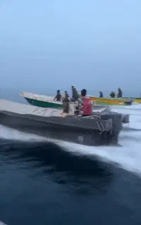 قایق همه روزه آماده بارگیری ازخصب به قشم