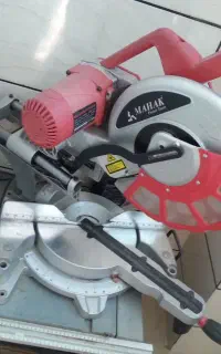 ّاره فارسی بر مّحّک و اّره میزی مّحّک