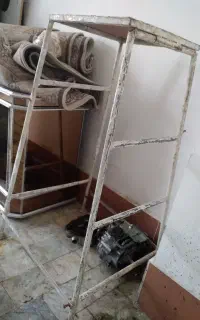 چهار پایه فلزی محکم