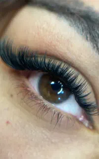 آموزش و کاشت اکستنشن مژه و فشال پوست