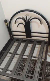 تخت تک نفره لوله ای آهنی ولی خیلی سبک