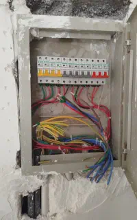 استخدام نیروی برقکار نیم ماهر و آموزش برقکاری
