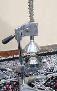 آبمیوه گیری دستی