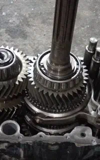 مکانیک تخصصی کامیون و کامیونت