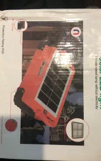 پرژکتور خورشیدی شارژی