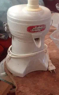 آب میوه گیری برقی جنس چدن