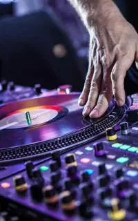 DJ برای مراسم و مهمانی های شما