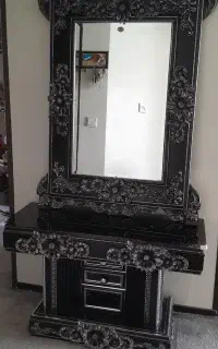آئینه و کنسول