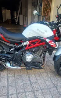 بنلی ۳۰۰ مدل ۱۴۰۰