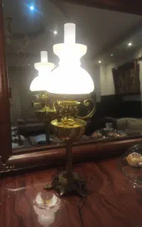 دوعددشمعدان لامپ خور با قابلیت تنظیم نور کم و زیاد