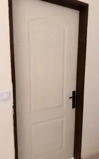درب چوبی ورودی ساختمان