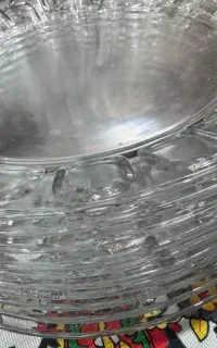 تعدادی ظروف بلور درحد نو