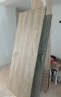 سه درب چوبی اتاقی