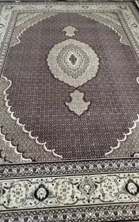 قالی 12 متری در حد نو و جنس خوب نرم زخیم