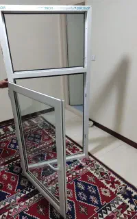 پنجره آلومینیومی بسیار تمیز