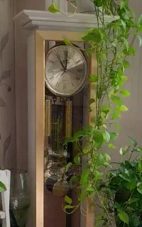ساعت ایستاده مینیمال