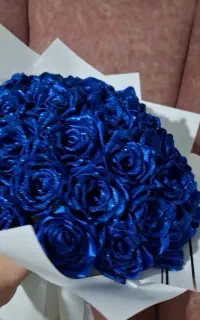 دسته گل رز و باکس رز روبانی