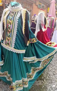 نیروی کار جوان در عکاسی در قلعه رودخان