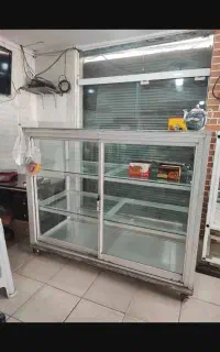 میزکار و ویترین