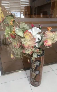 گل مصنوعی با گلدان