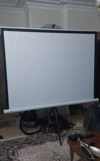 پرده نمایش پایه دار قابل حمل