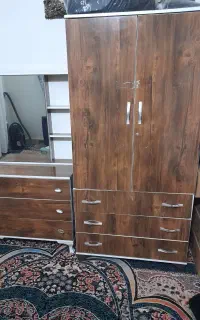 کمد ومیزارایش ست با یه صندلی