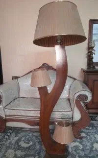 آباژور ایستاده