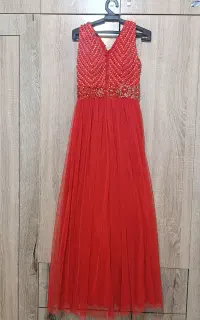 چند دست لباس مجلسی