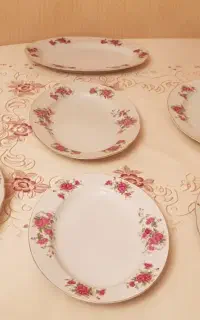 ظرف گل سرخ