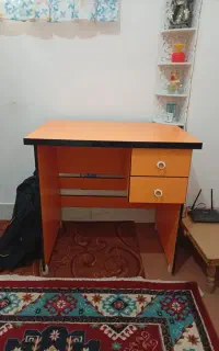 میز کامپیوتر همه چی سالم درحد نو