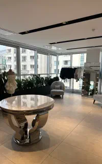 فروشنده خانم