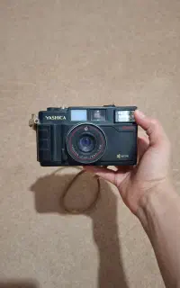 دوربین آنالوگ Yashica