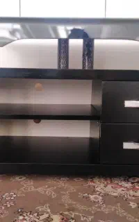 زیر تلویزیونی مشکی صفحه شیشه