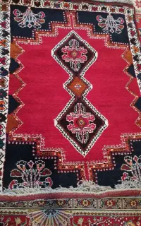 قالی محلی دست بافت