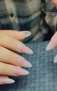 خدمات کاشت ناخن طراحی ناخن
