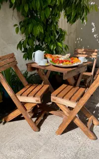 تولیدات کارگاه میز و صندلی و‌ظروف چوبی